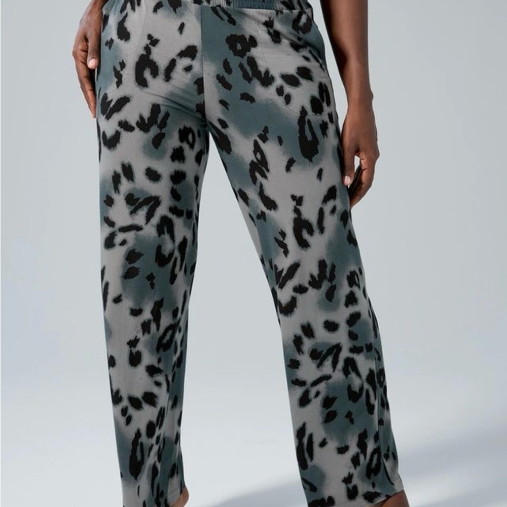 These pants are the Soma Cool Nights Wide Leg Pants Size Large